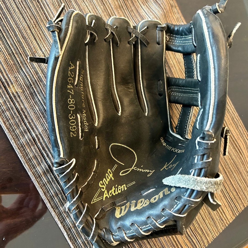 Wilson’s Left-Handed A2647-80-3092 Baseball Glove Size 11.5”